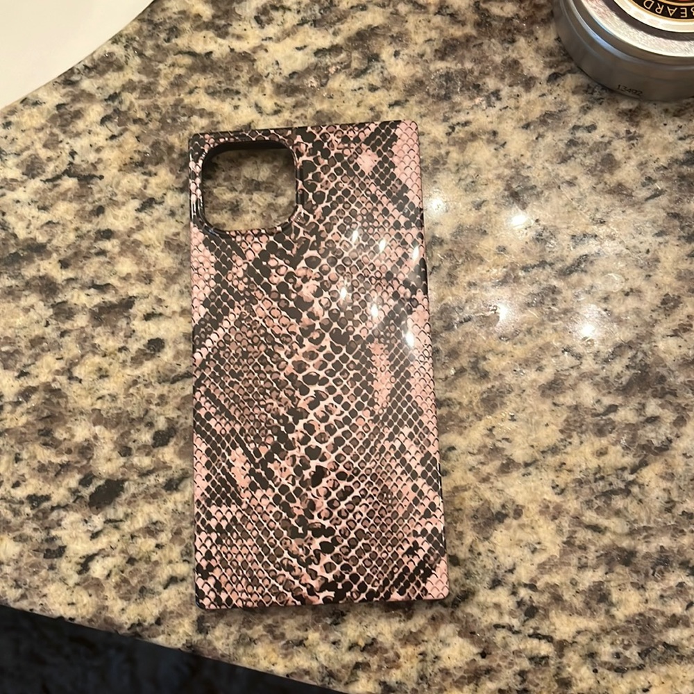 New flaunt brand iPhone 13 case ..